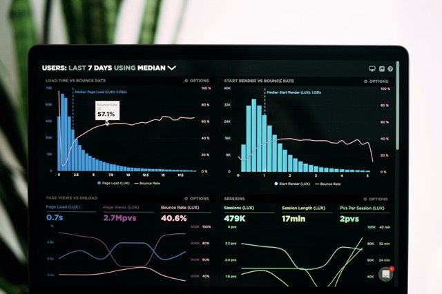 Customer Insight vs Market Assumption: Mengapa Data Nyata Selalu Mengalahkan Intuisi dalam Strategi Bisnis